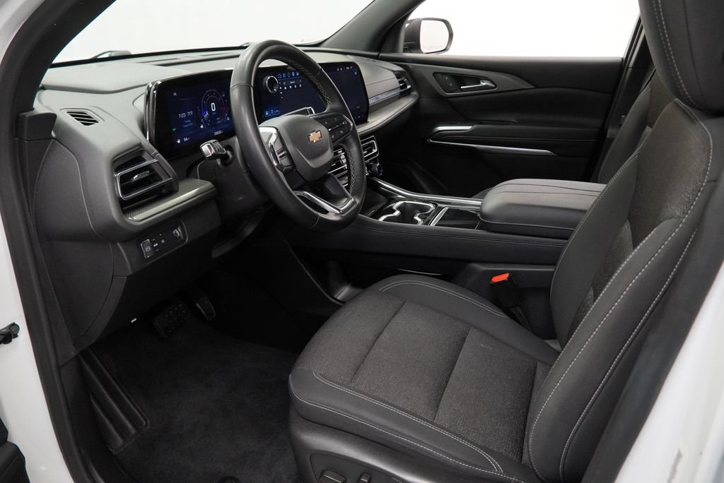 Certified 2024 Chevrolet Traverse LT w/ Trailering Package FWD image 11