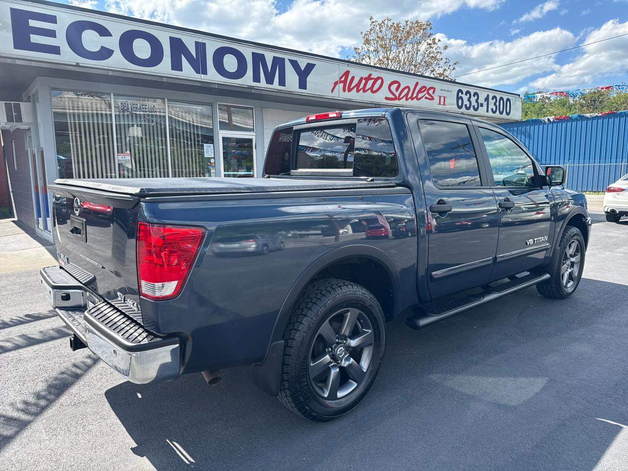 Used 2015 Nissan Titan SV w/ SV Value Truck Package AWD/4WD image 3