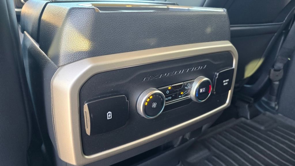 Used 2023 Ford Expedition Max XLT image 17