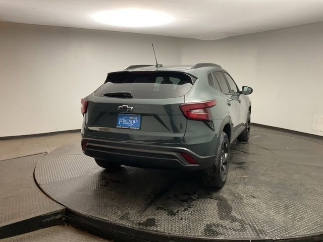 New 2026 Chevrolet Trax LT w/ Midnight Edition FWD image 7