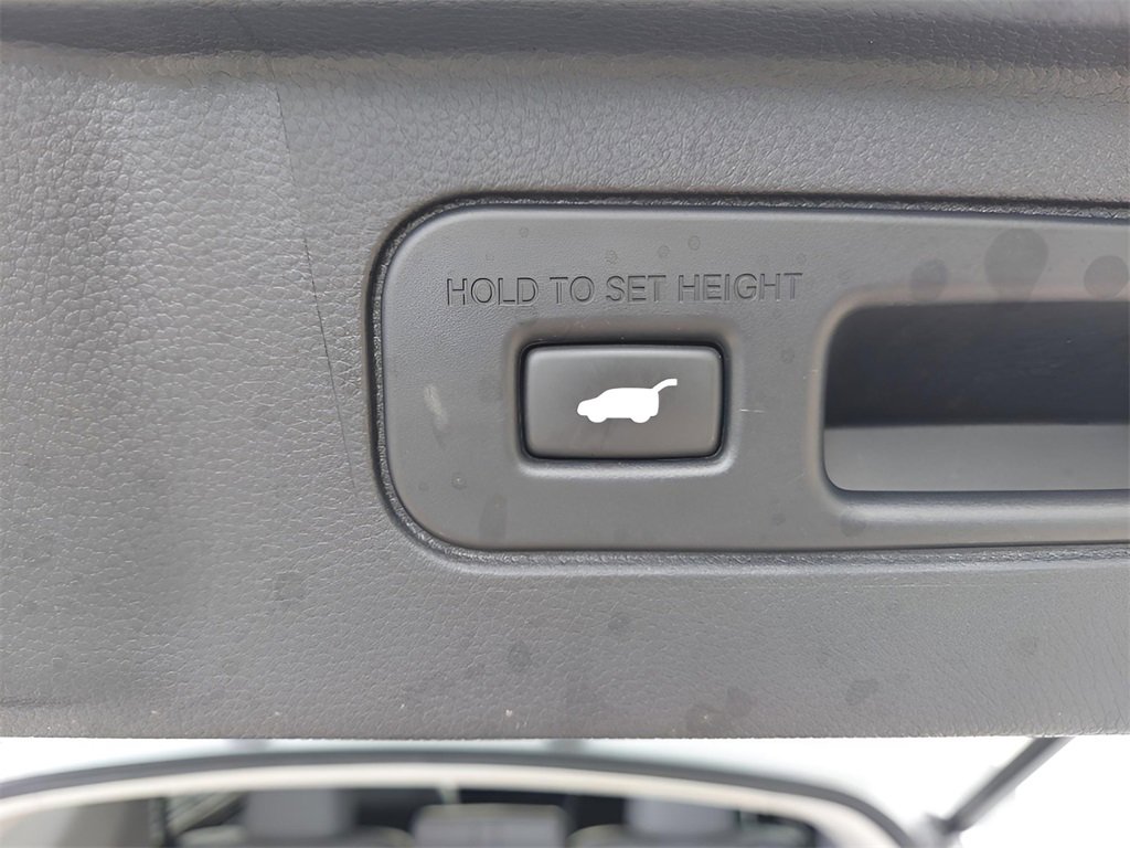 Used 2025 Honda Pilot EX-L image 10