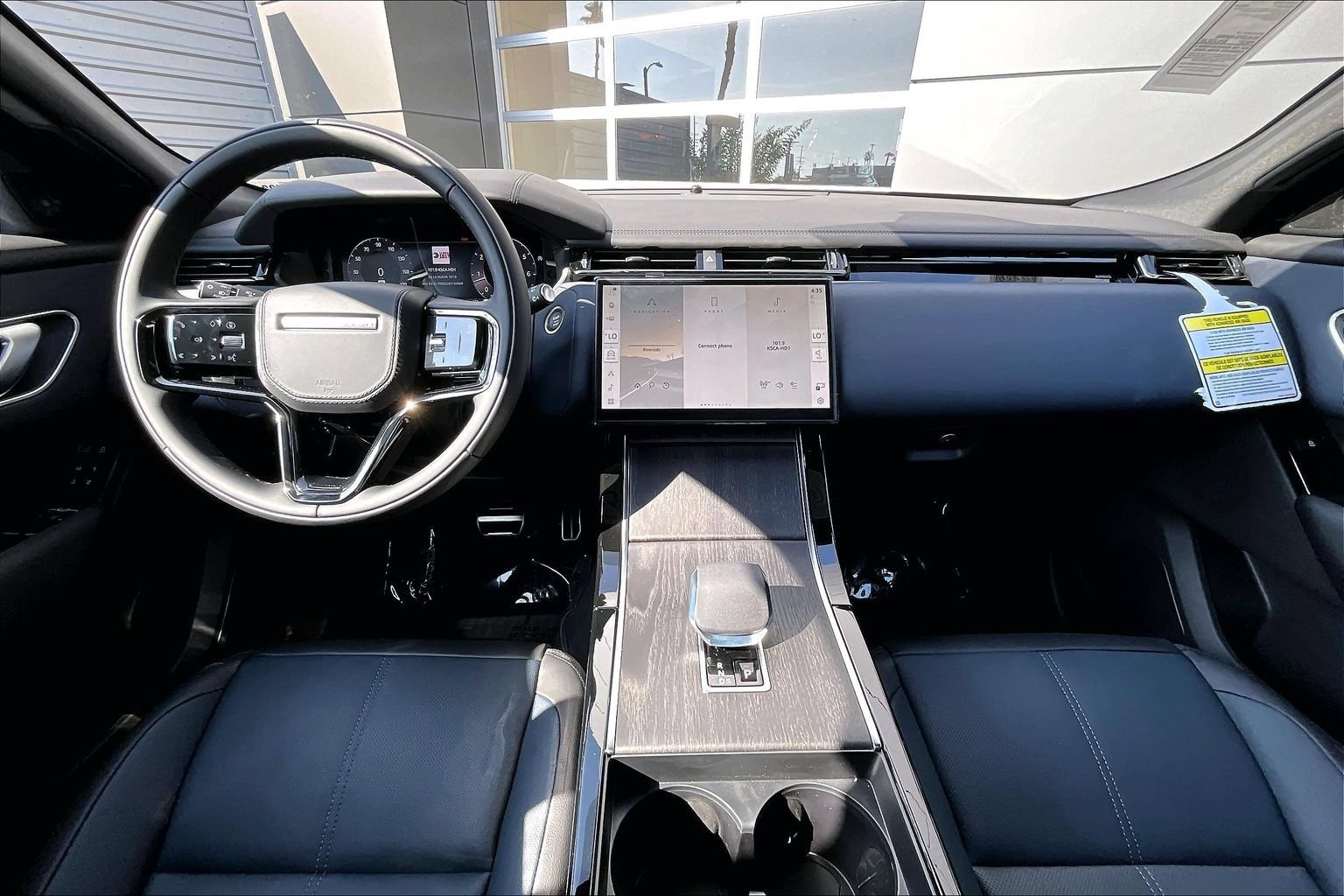 New 2026 Land Rover Range Rover Velar Dynamic SE AWD/4WD image 5