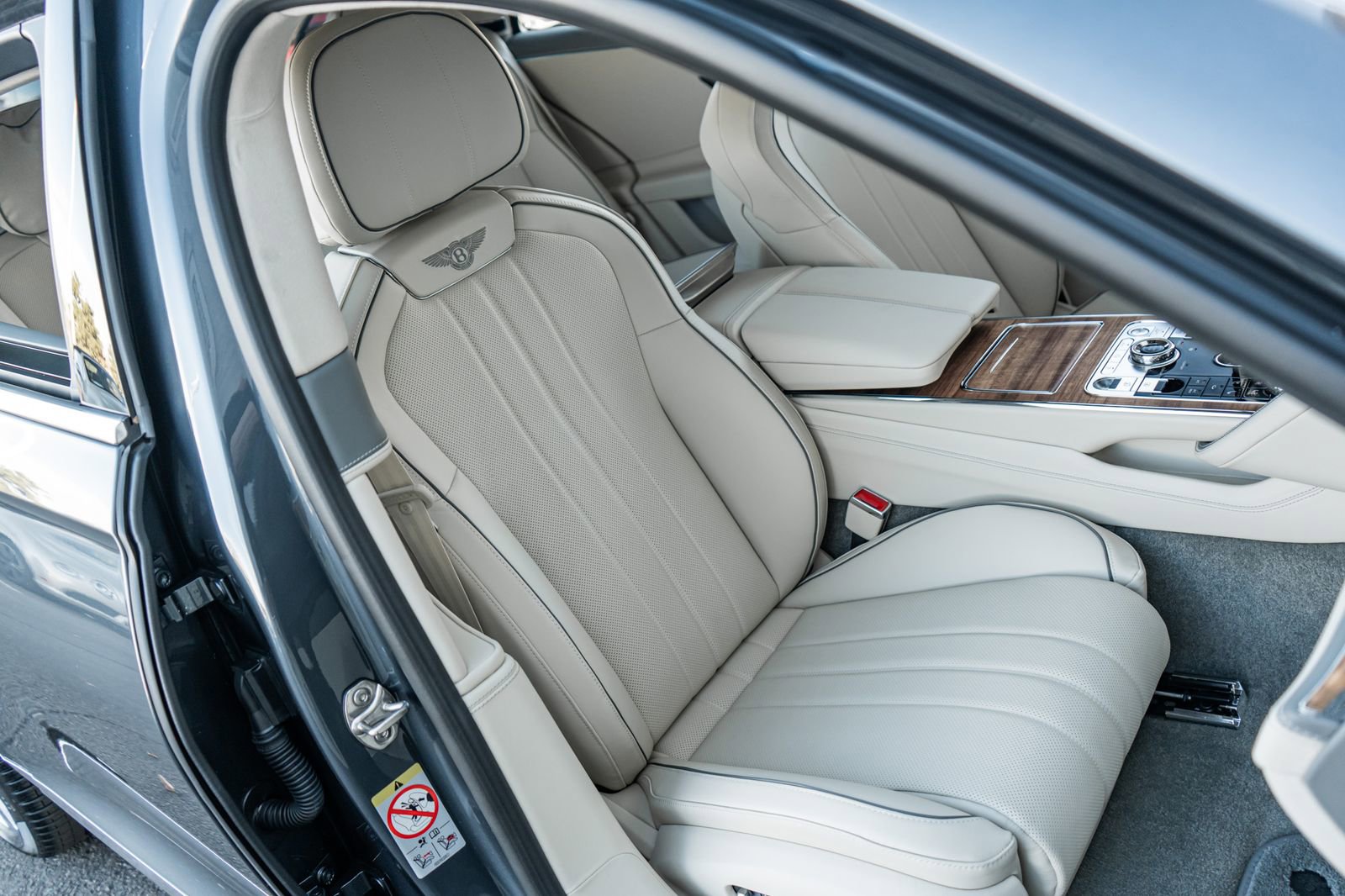 Certified 2026 Bentley Flying Spur Plug-In Hybrid image 40