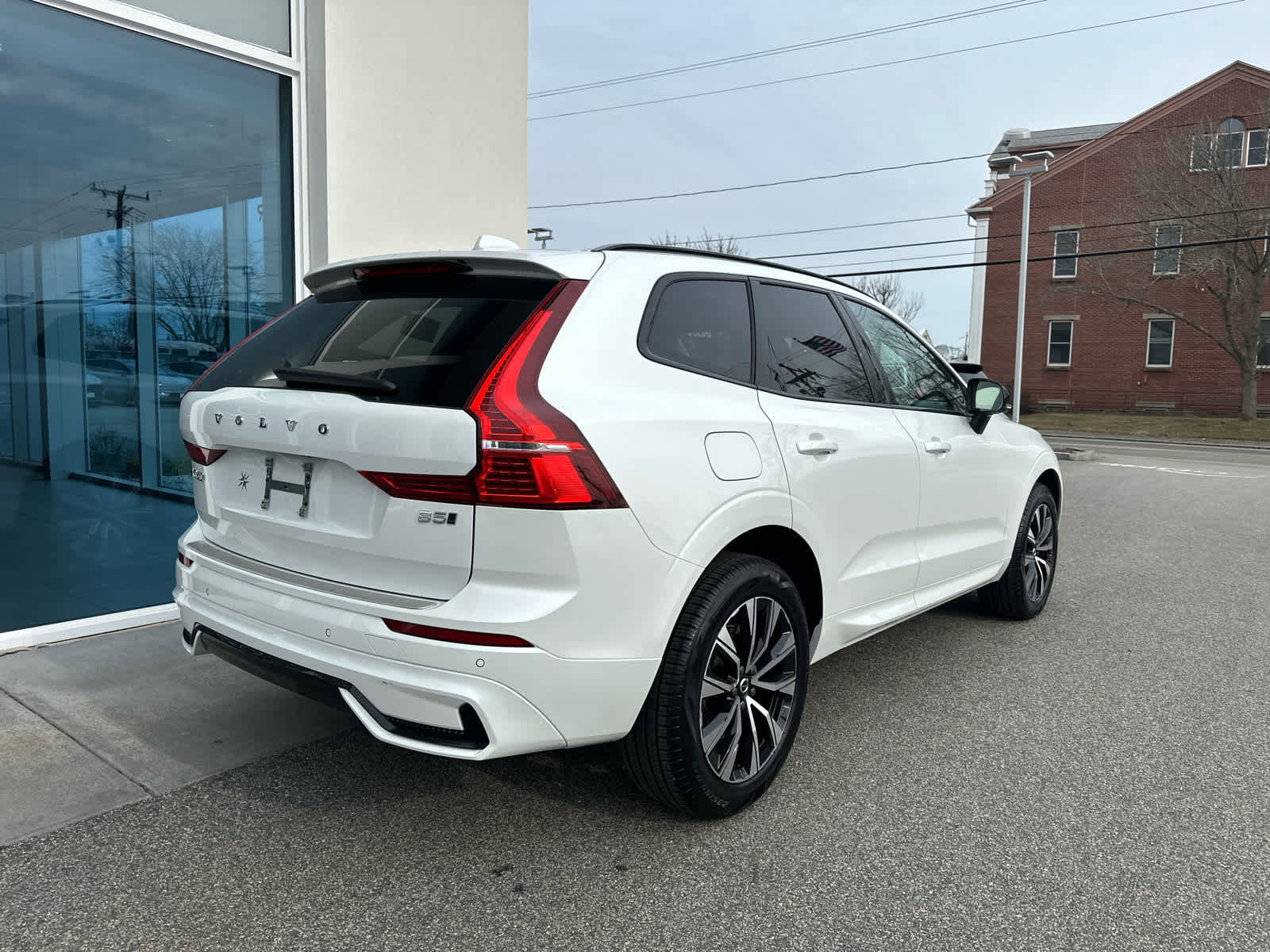 Used 2024 Volvo XC60 B5 Core w/ Protection Package Premier image 8