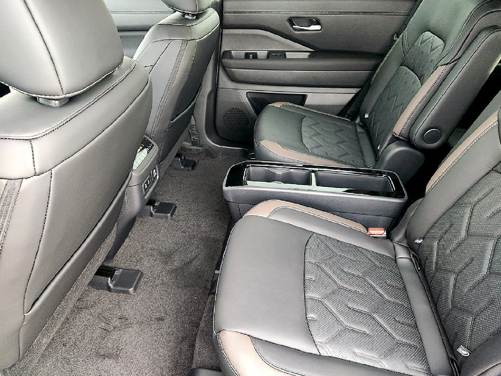 New 2026 Nissan Pathfinder Platinum AWD/4WD image 25