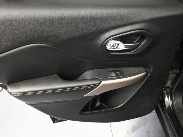 Used 2017 Jeep Cherokee High Altitude image 31