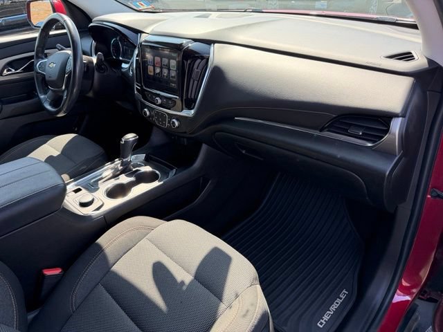 Certified 2018 Chevrolet Traverse LT FWD image 17
