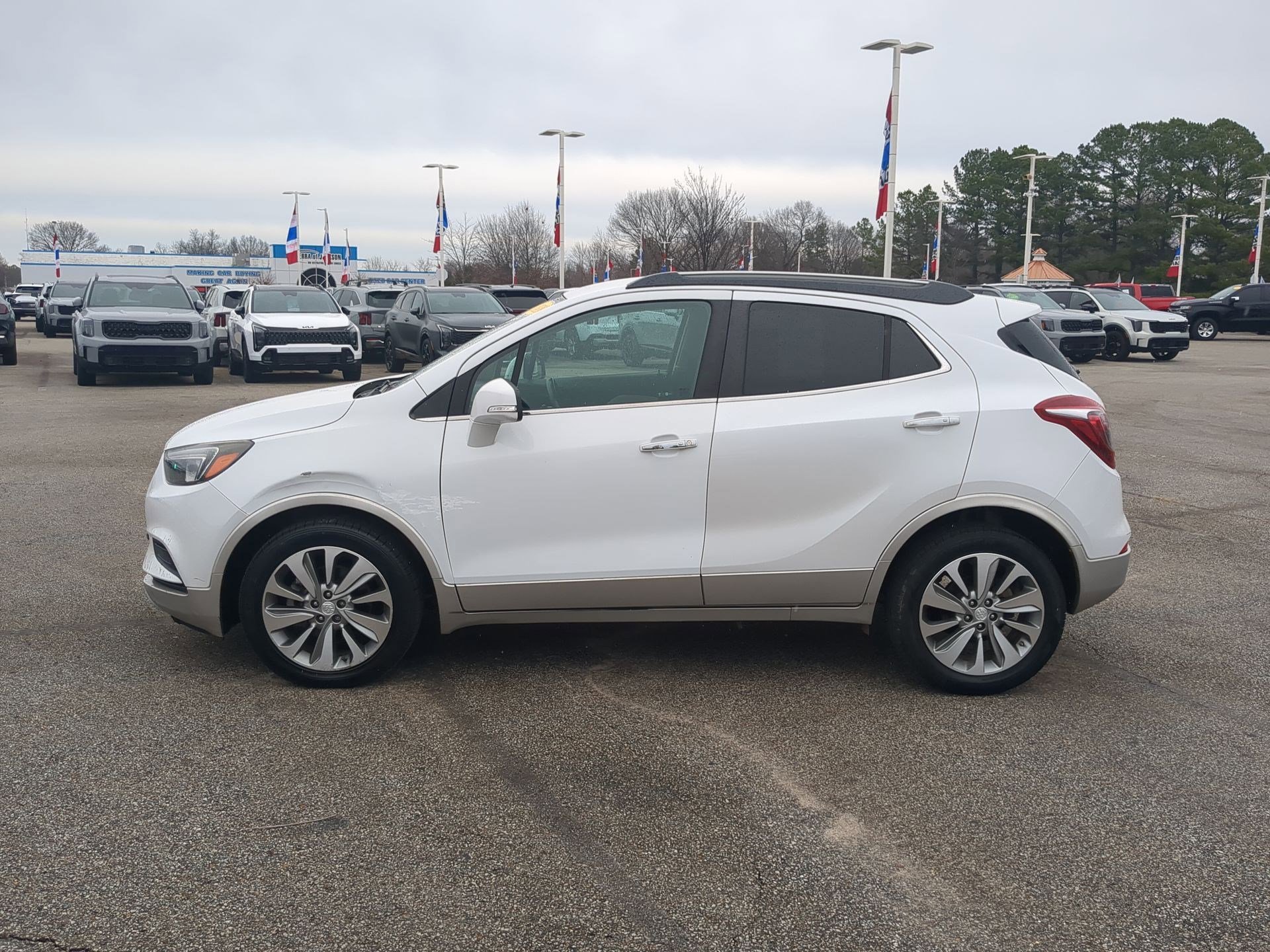 Used 2018 Buick Encore Preferred image 5