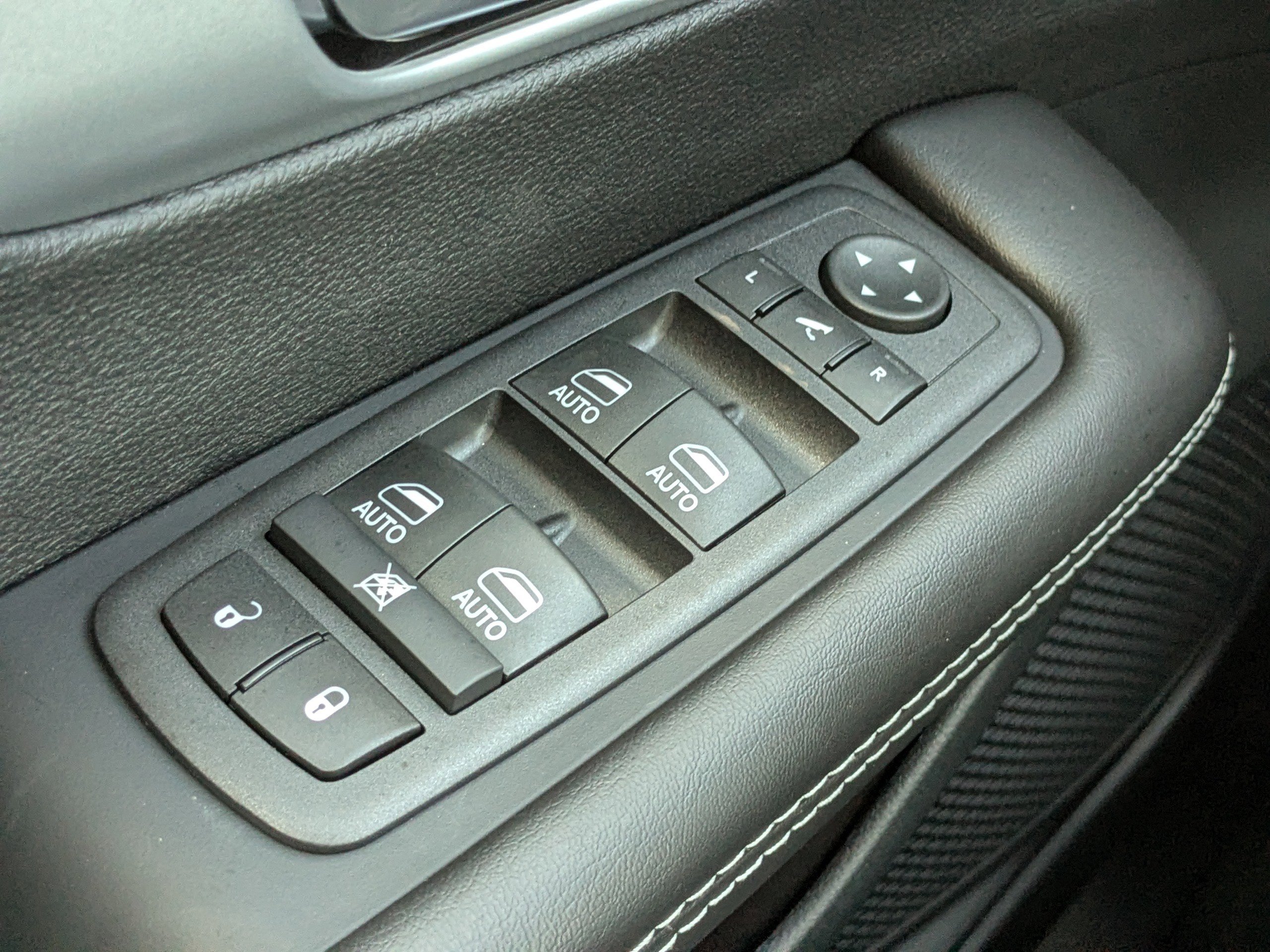 New 2026 Chrysler Pacifica Limited w/ Trailer Tow Group AWD/4WD image 24