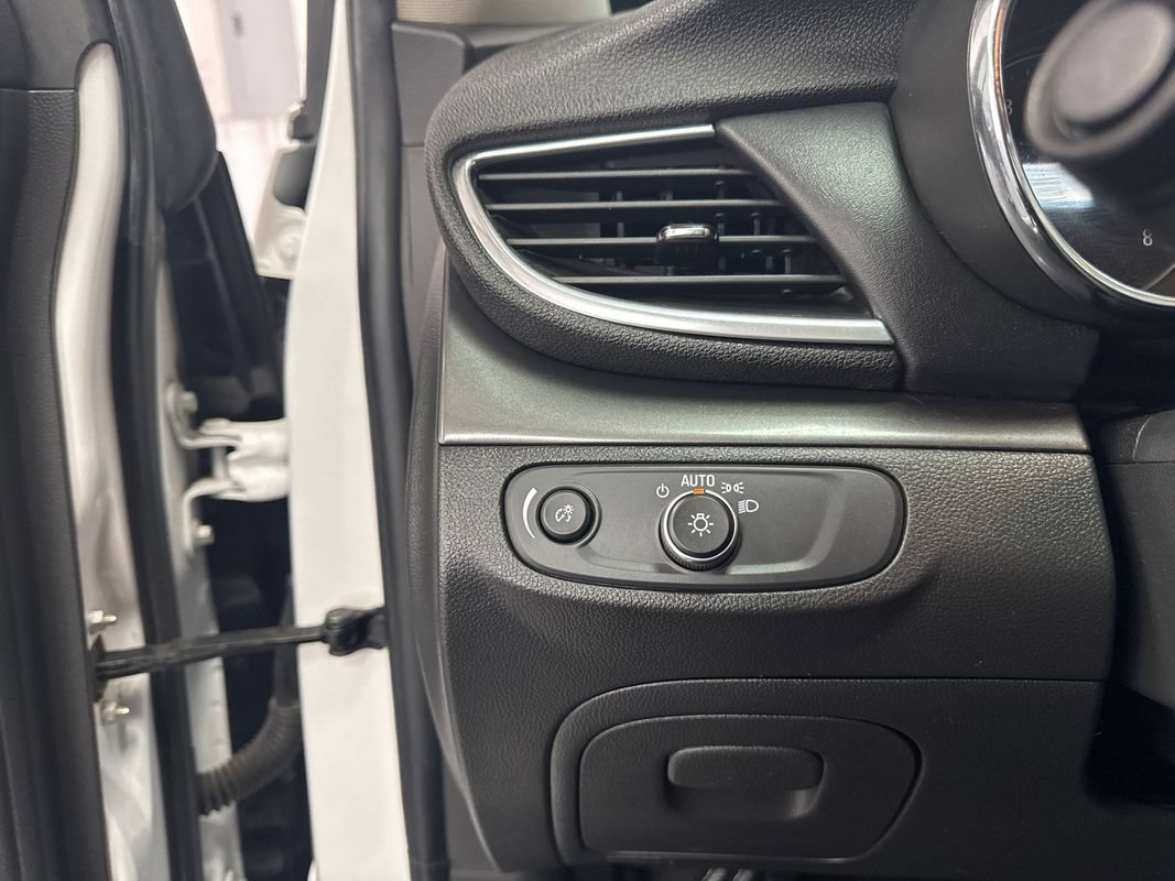 Used 2020 Buick Encore Preferred AWD/4WD image 11