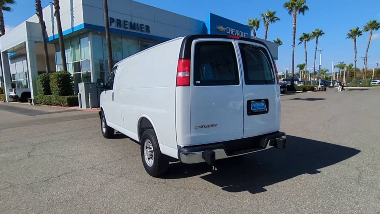 Used 2025 Chevrolet Express 2500 w/ Driver Convenience Package RWD image 6