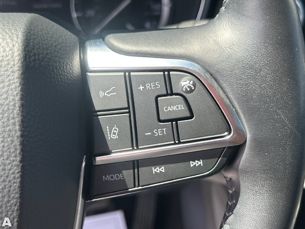 Used 2021 Toyota Highlander Limited AWD/4WD image 32