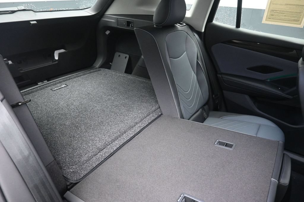 Used 2025 Volkswagen Tiguan SE FWD image 25