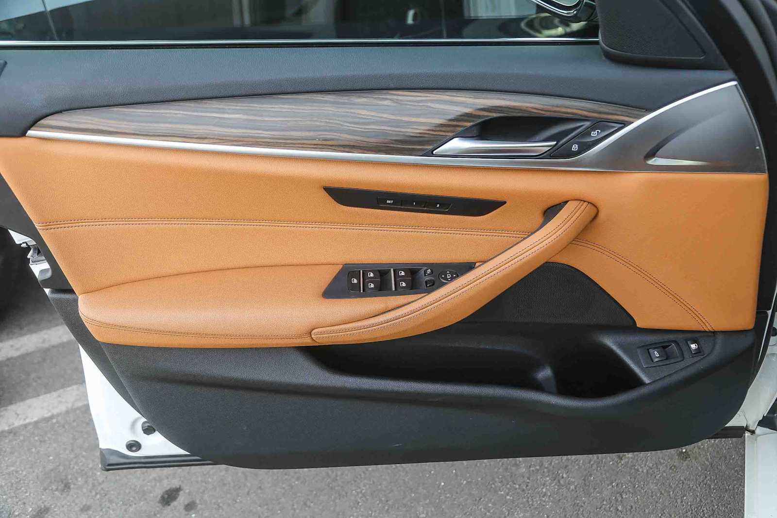 Certified 2023 BMW 530e w/ Convenience Package image 17