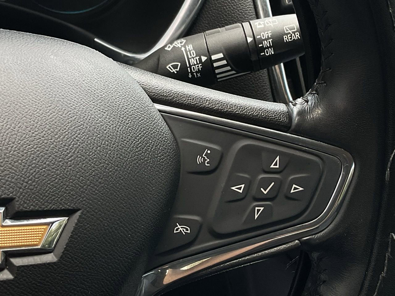 Used 2020 Chevrolet Equinox LT w/ Sport Edition image 24