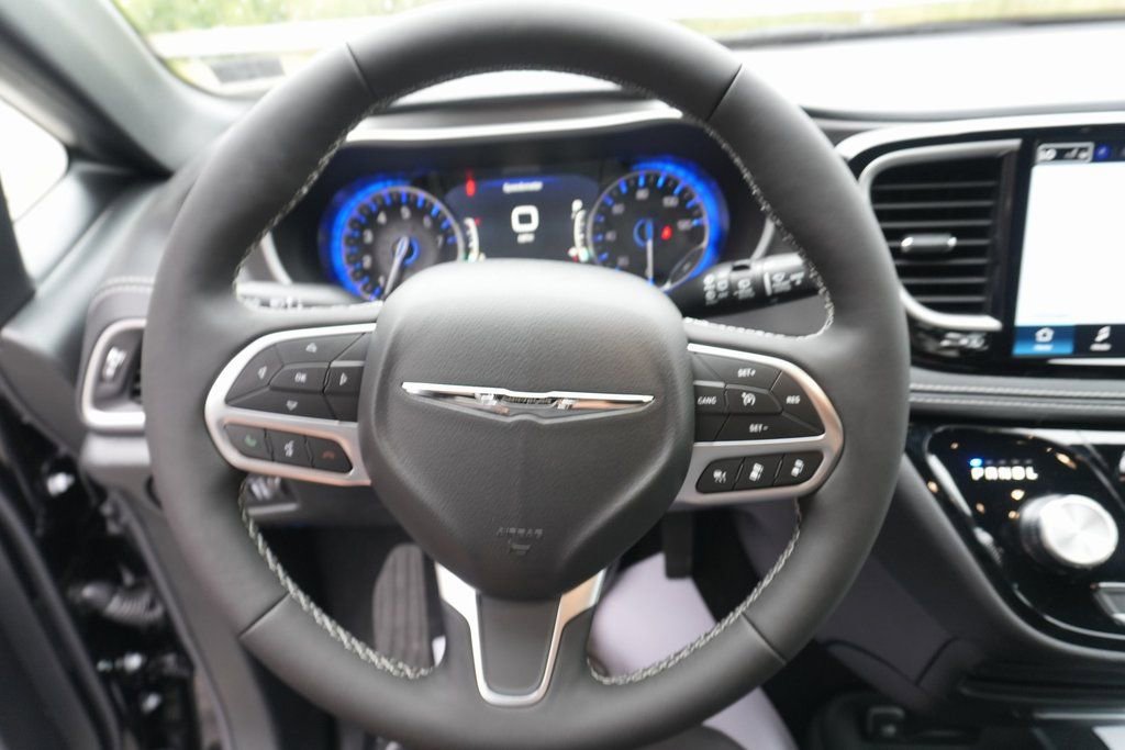 New 2026 Chrysler Pacifica Select image 13