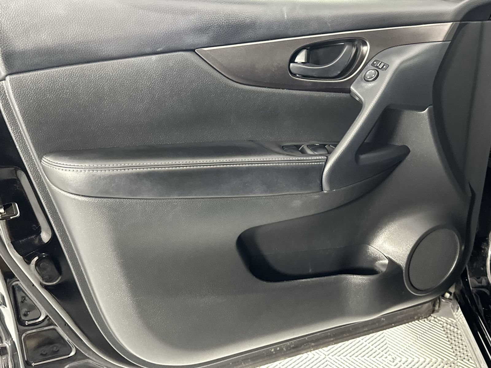 Used 2021 Nissan Rogue Sport S FWD image 29