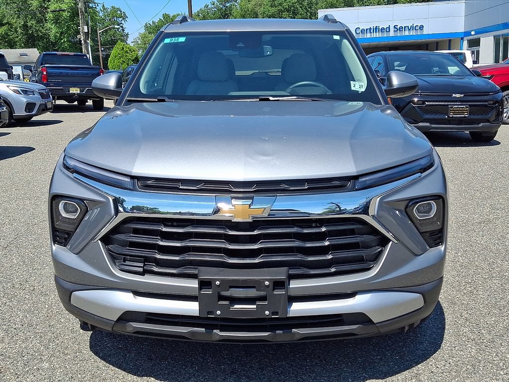 Used 2026 Chevrolet TrailBlazer LT w/ Convenience Package FWD image 2