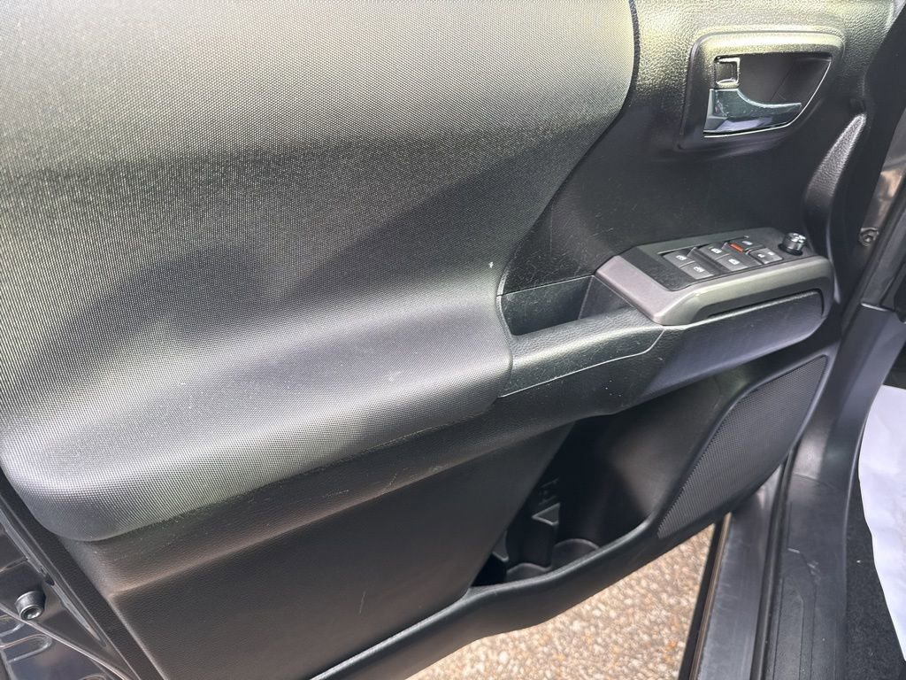 Used 2021 Toyota Tacoma TRD Off-Road image 8