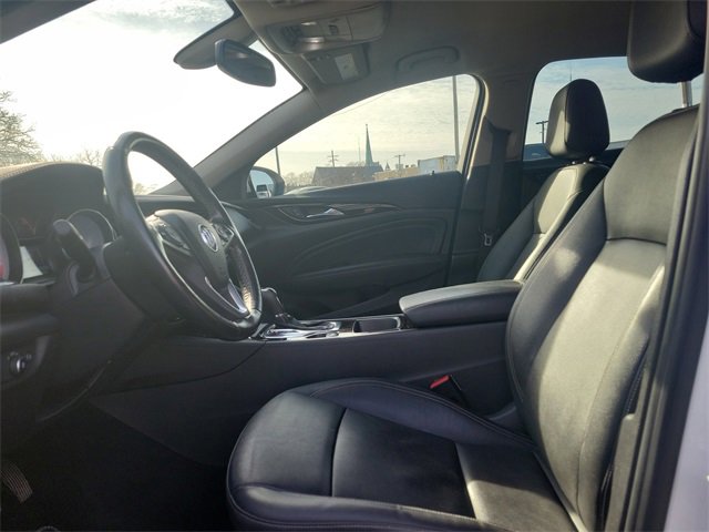 Used 2018 Buick Regal Essence image 25