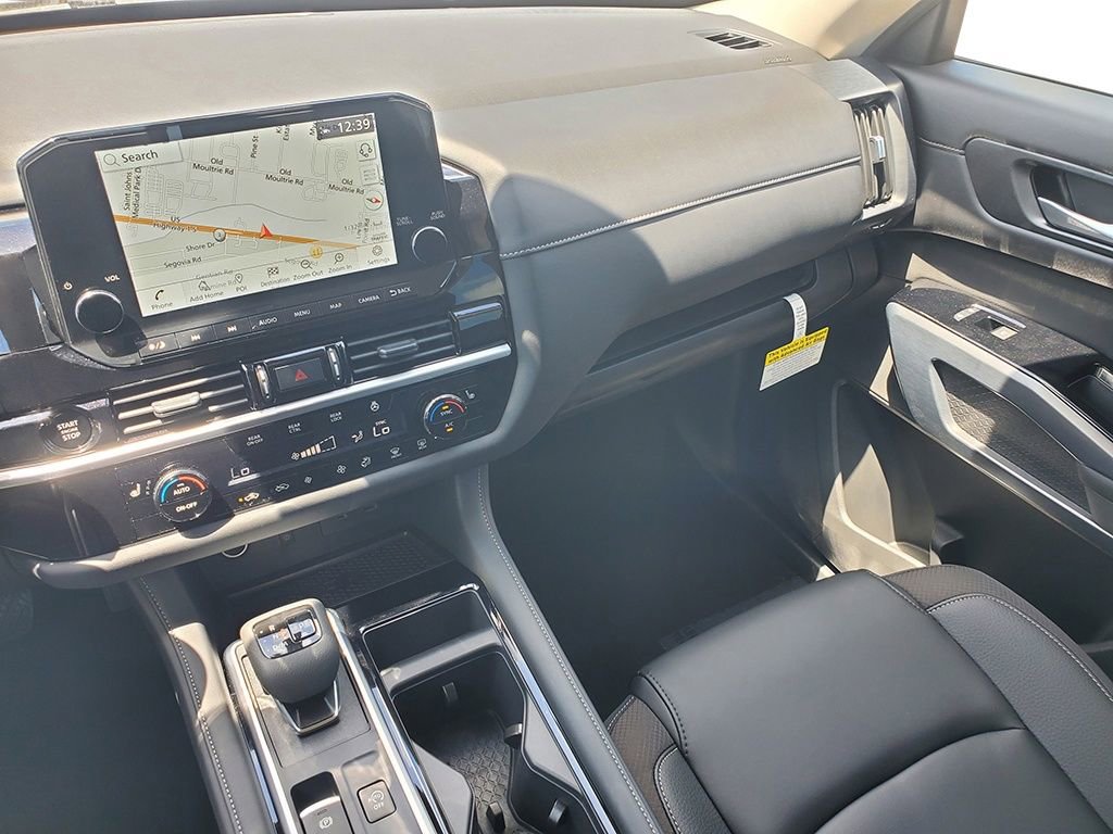 New 2025 Nissan Pathfinder SL w/ Black Appearance Package image 17