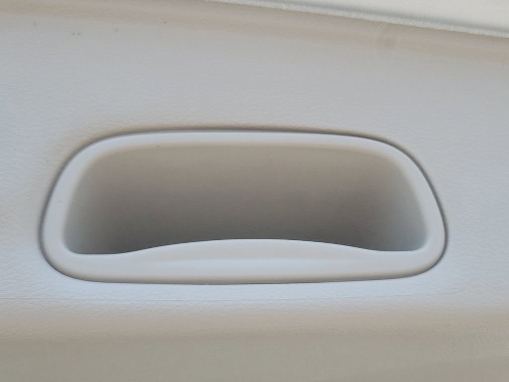 Used 2023 Chrysler Pacifica Touring-L FWD image 27