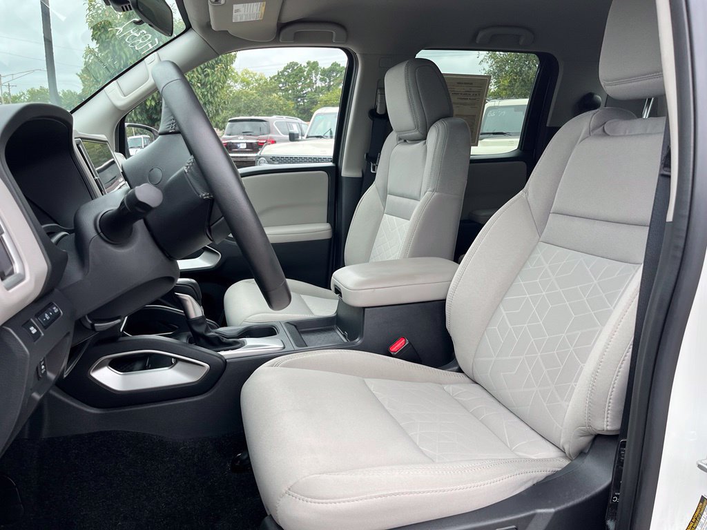 Used 2025 Nissan Frontier SV w/ SV Convenience Package RWD image 21