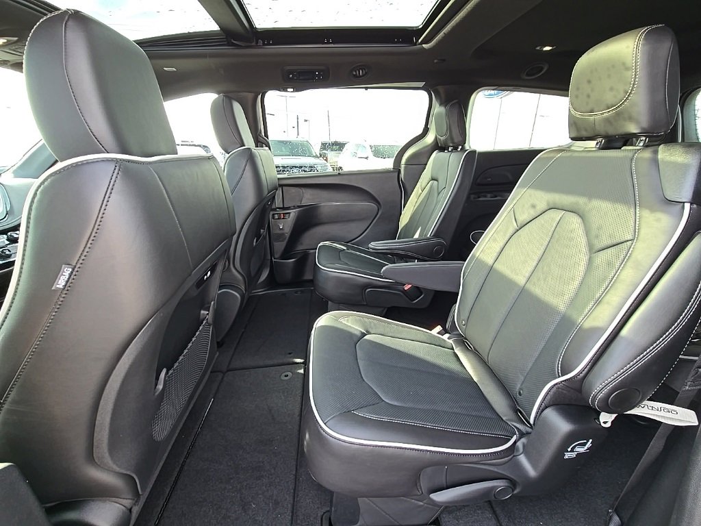 New 2026 Chrysler Pacifica Limited w/ S Appearance Package image 43
