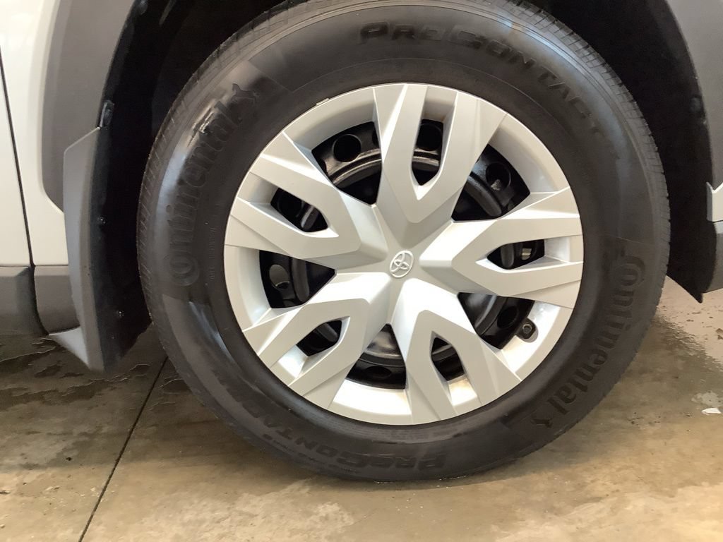 Used 2023 Toyota Corolla Cross L AWD/4WD image 19