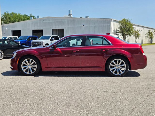 Used 2017 Chrysler 300 Limited image 9
