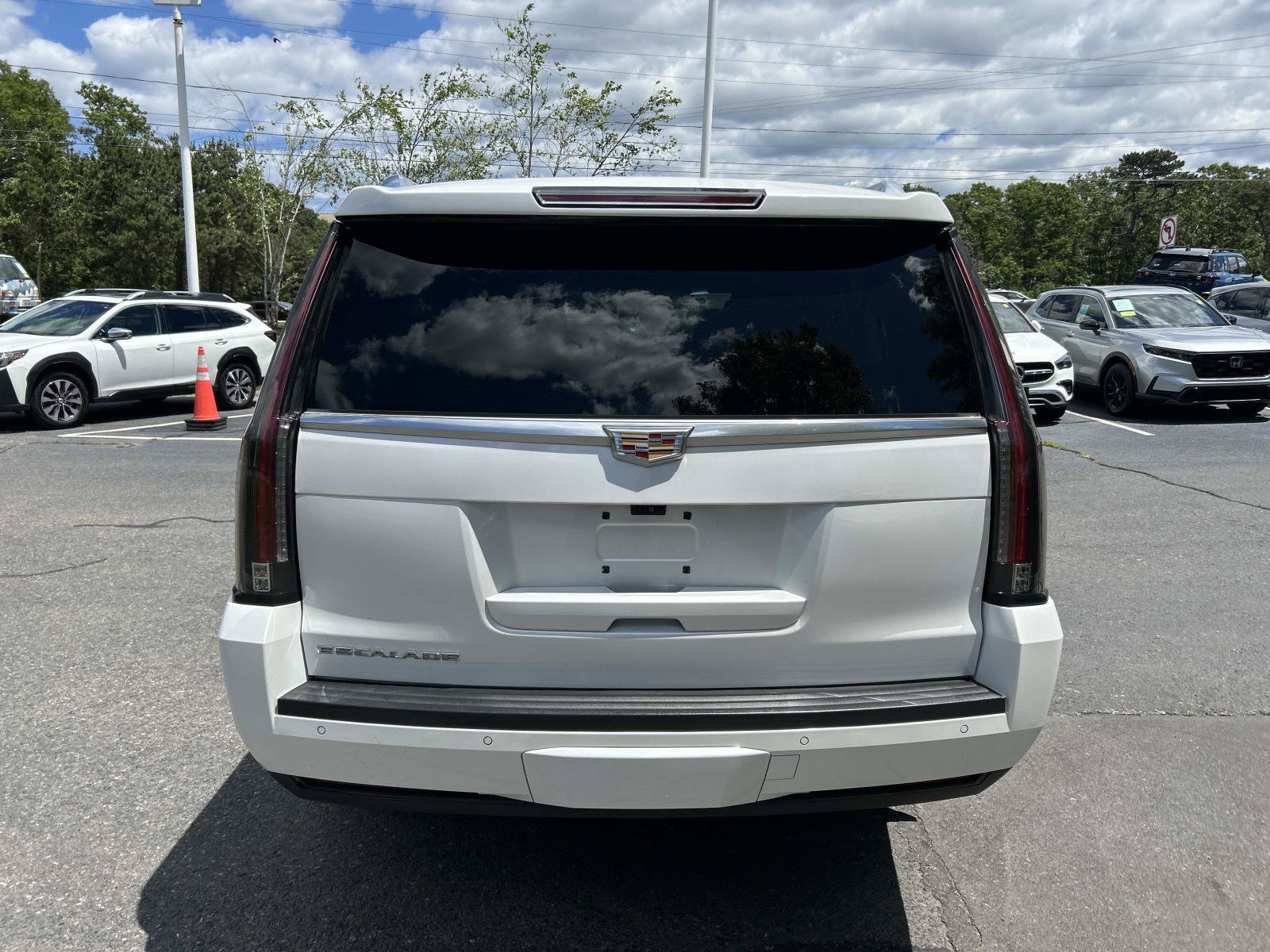 Used 2018 Cadillac Escalade ESV Premium Luxury AWD/4WD image 4