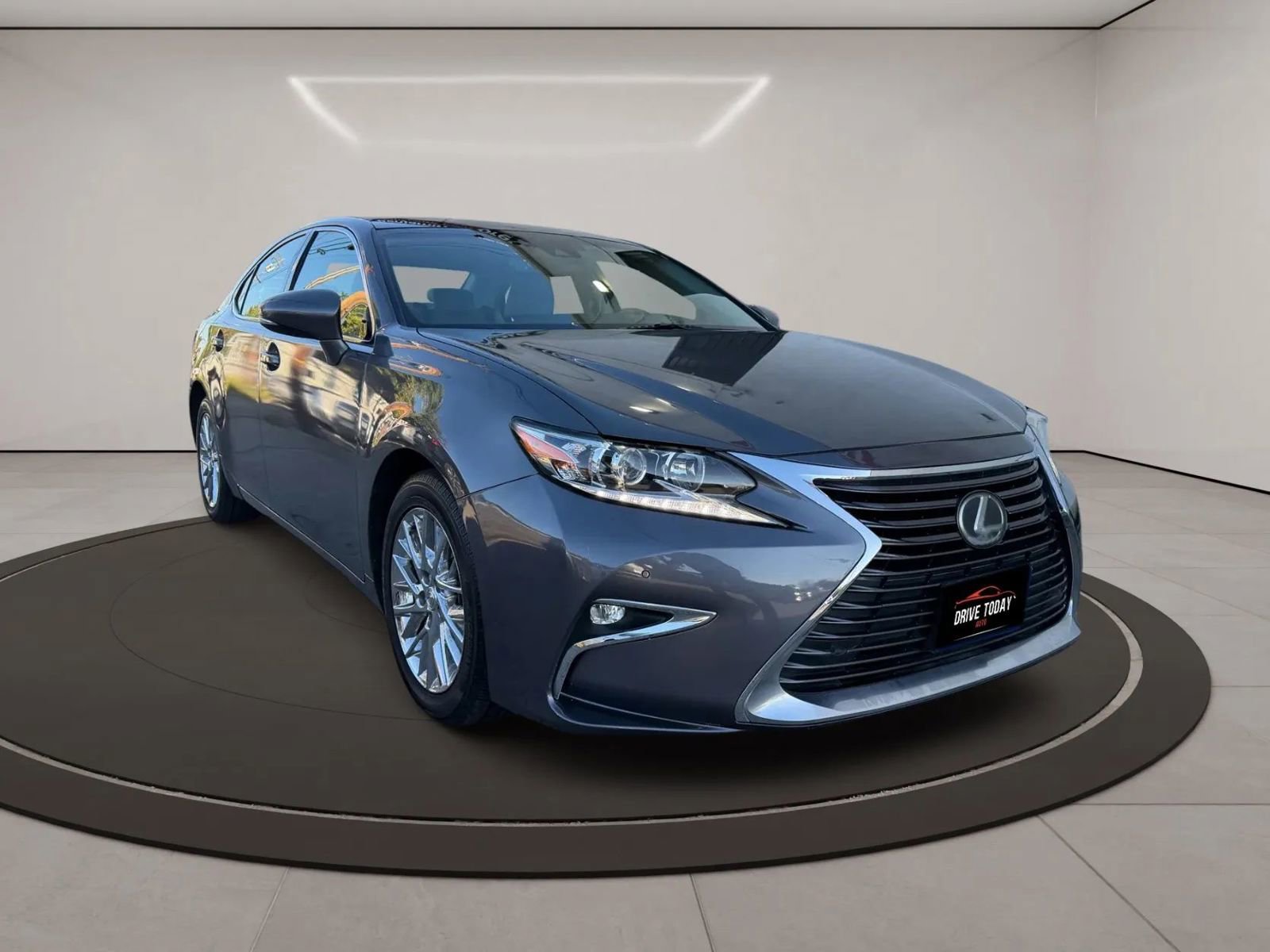 Used 2018 Lexus ES 350 w/ Navigation System Package image 3