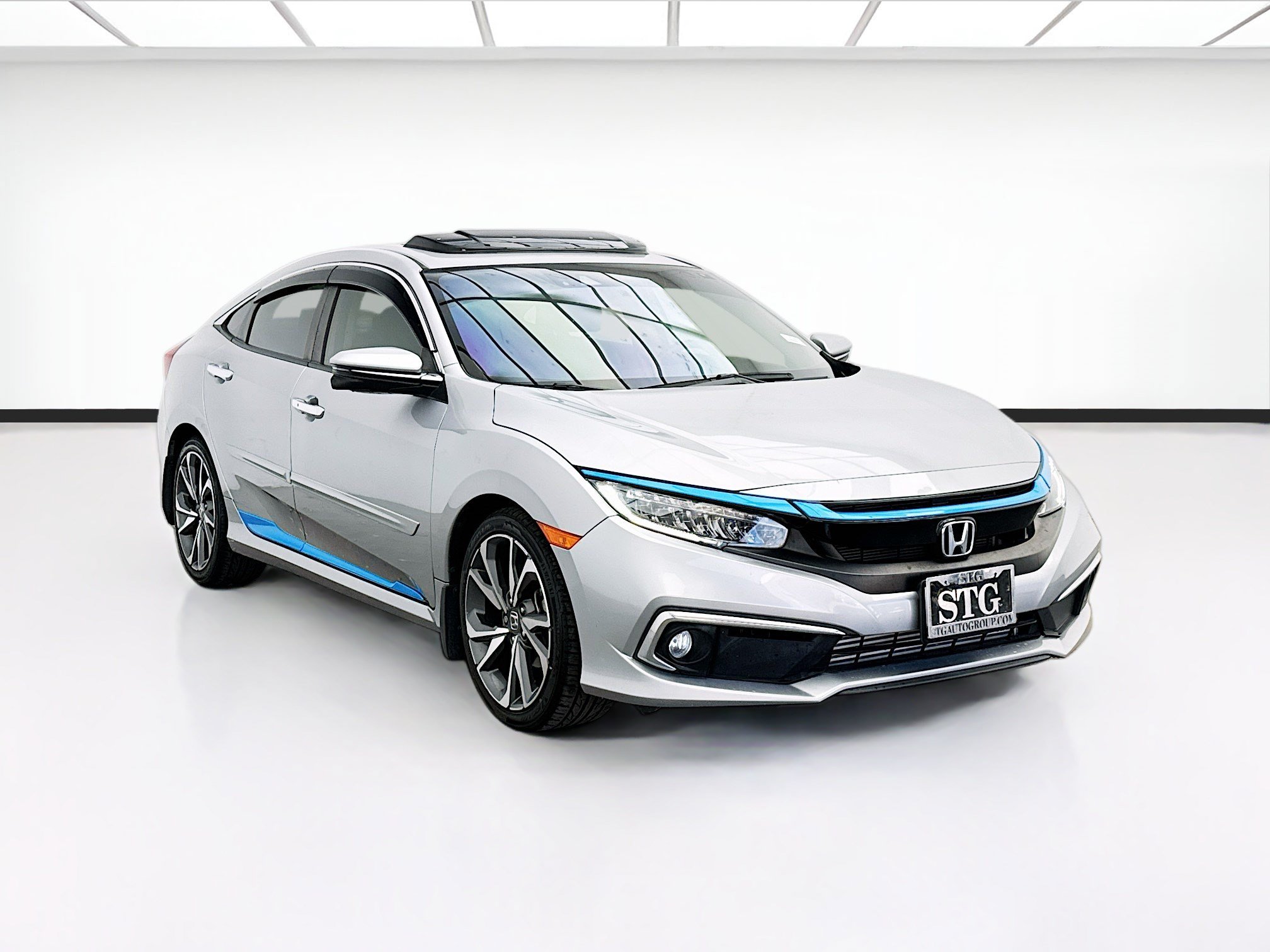 Used 2019 Honda Civic Touring image 3