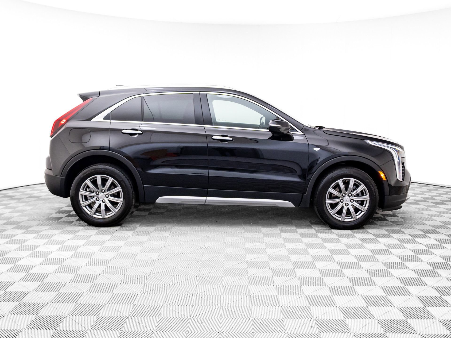 Certified 2023 Cadillac XT4 Premium Luxury w/ Cold Weather Package image 7