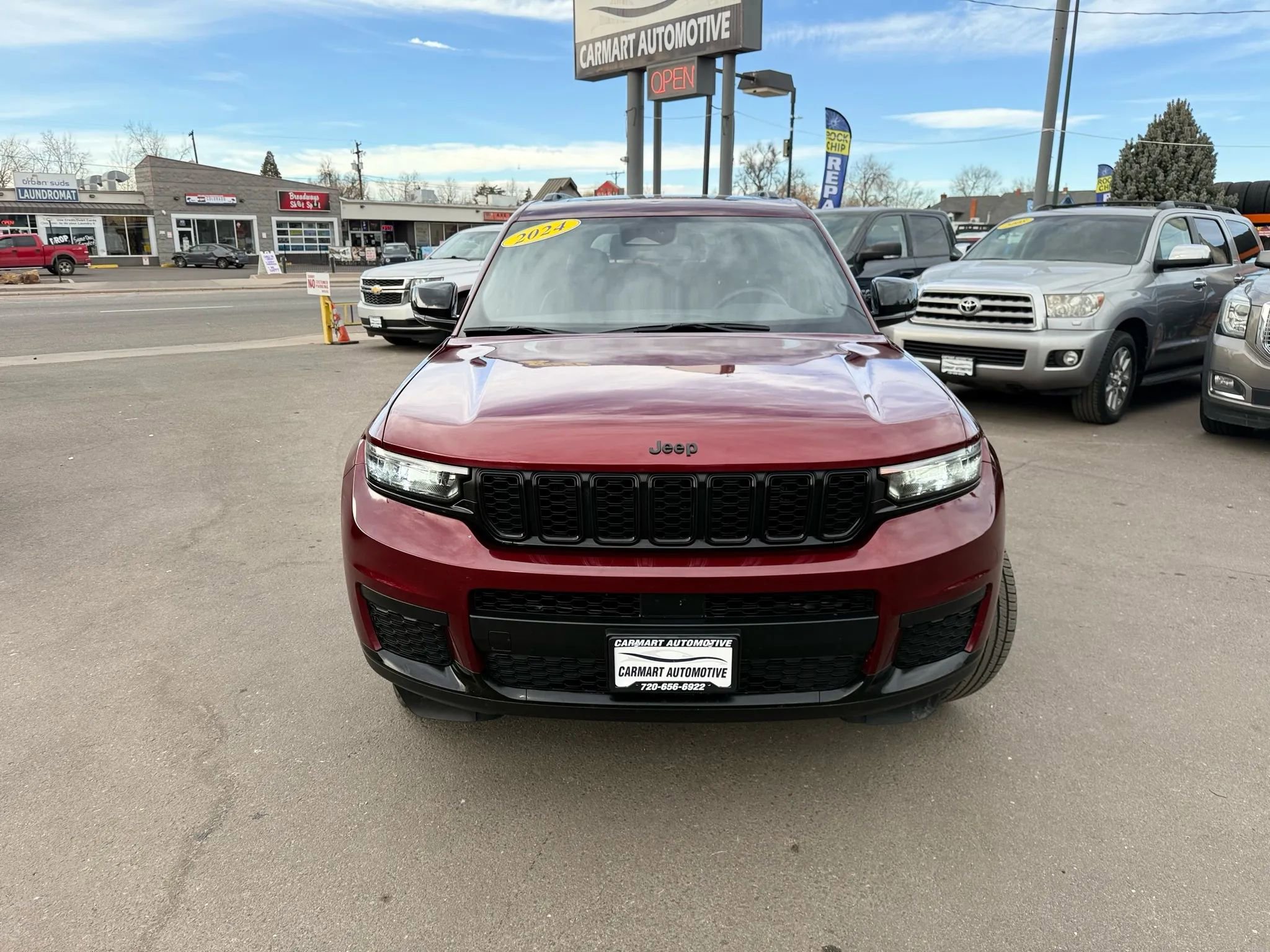 Used 2024 Jeep Grand Cherokee L Altitude AWD/4WD image 4