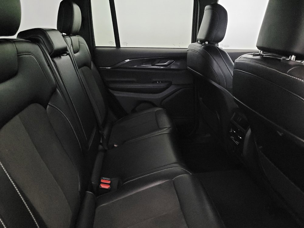 Used 2023 Jeep Grand Cherokee Altitude AWD/4WD image 19