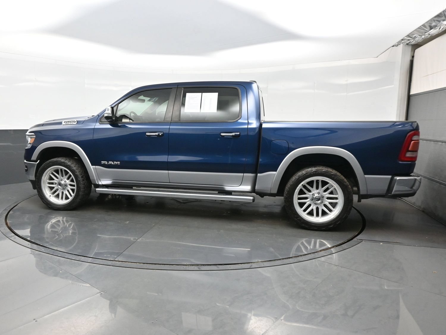 Used 2020 RAM 1500 Laramie AWD/4WD image 4