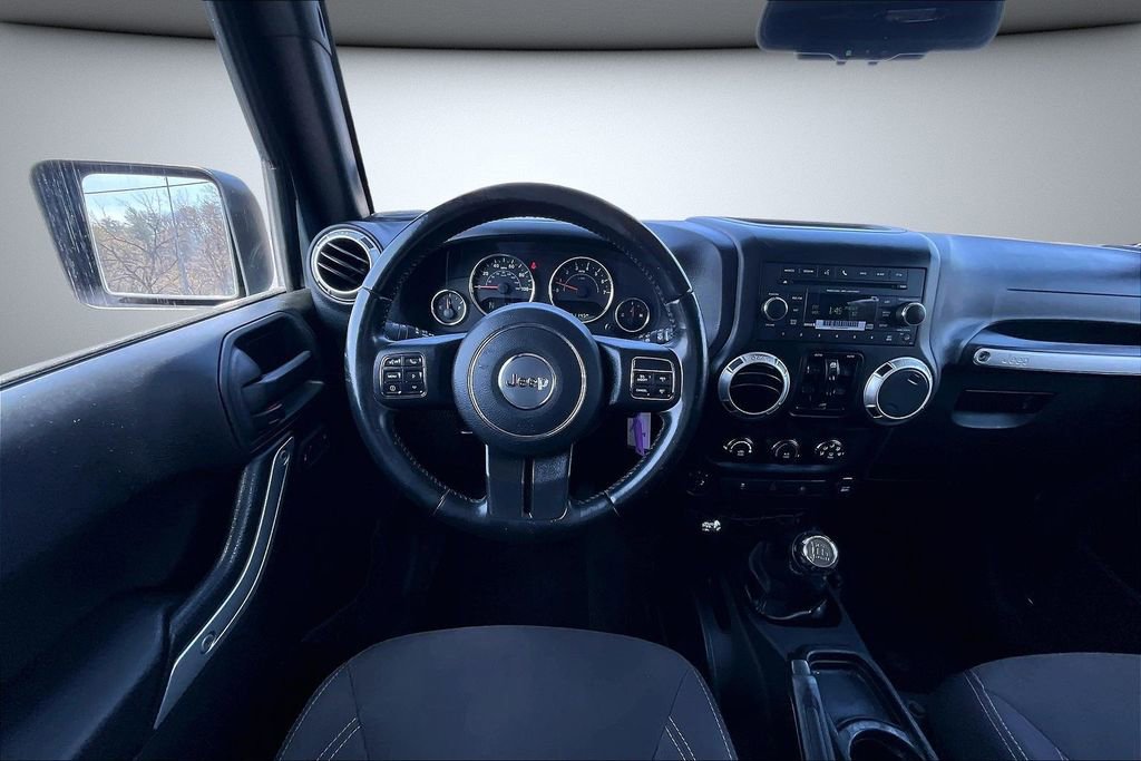 Used 2017 Jeep Wrangler Unlimited Sahara w/ Connectivity Group image 8
