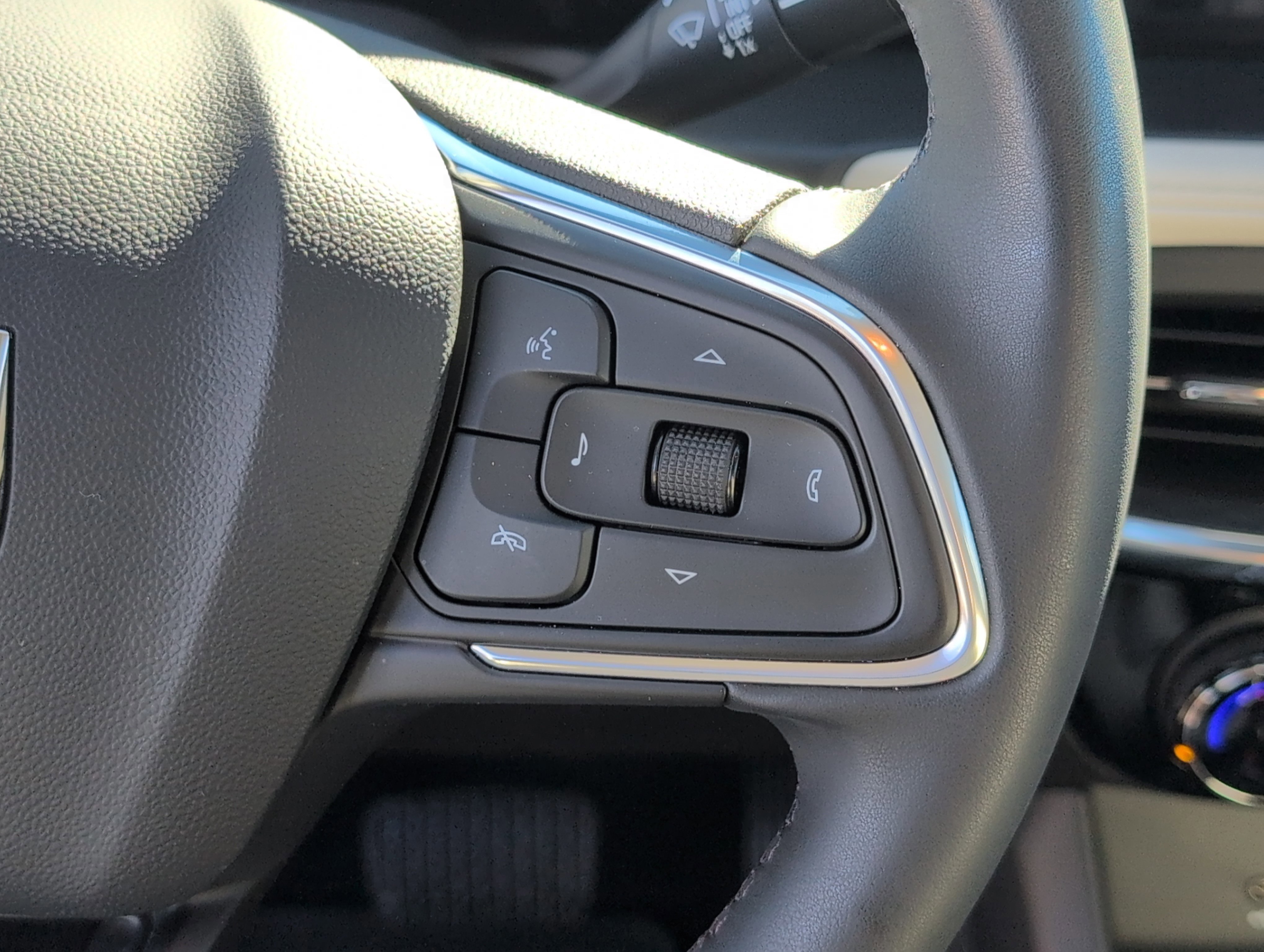 Certified 2025 Buick Encore GX Sport Touring image 25