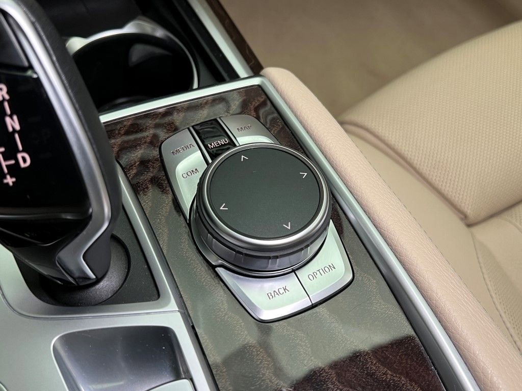 Used 2022 BMW 740i image 46