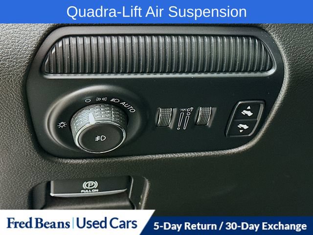 Used 2023 Jeep Wagoneer L Series III w/ Premium Group I AWD/4WD image 15