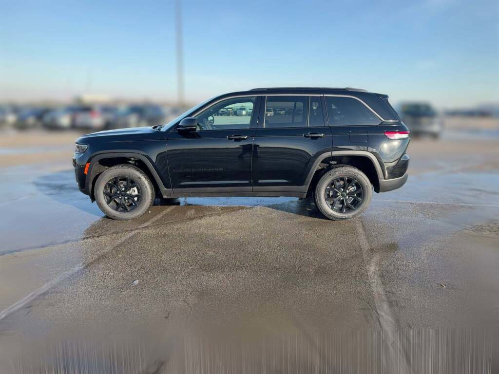 New 2026 Jeep Grand Cherokee Altitude image 6