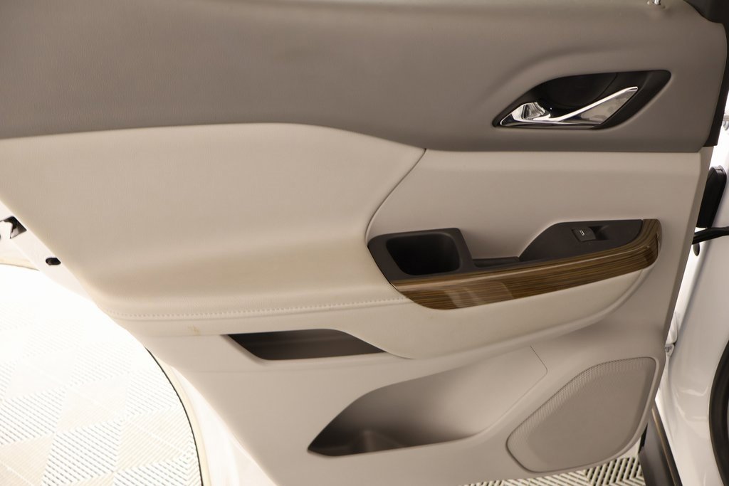 Used 2018 GMC Acadia SLE image 16