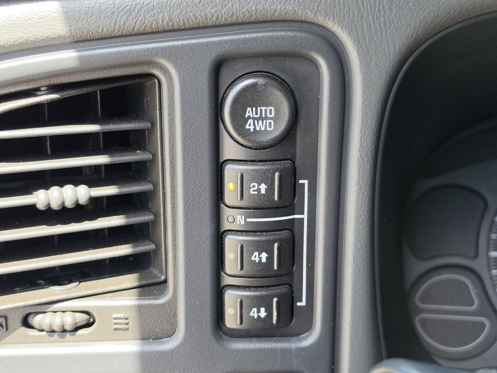 Used 2003 Chevrolet Tahoe LS AWD/4WD image 24
