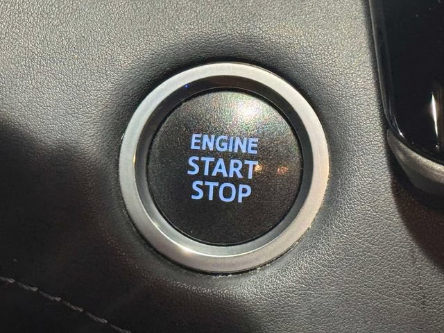 Used 2020 Toyota Highlander LE AWD/4WD image 32