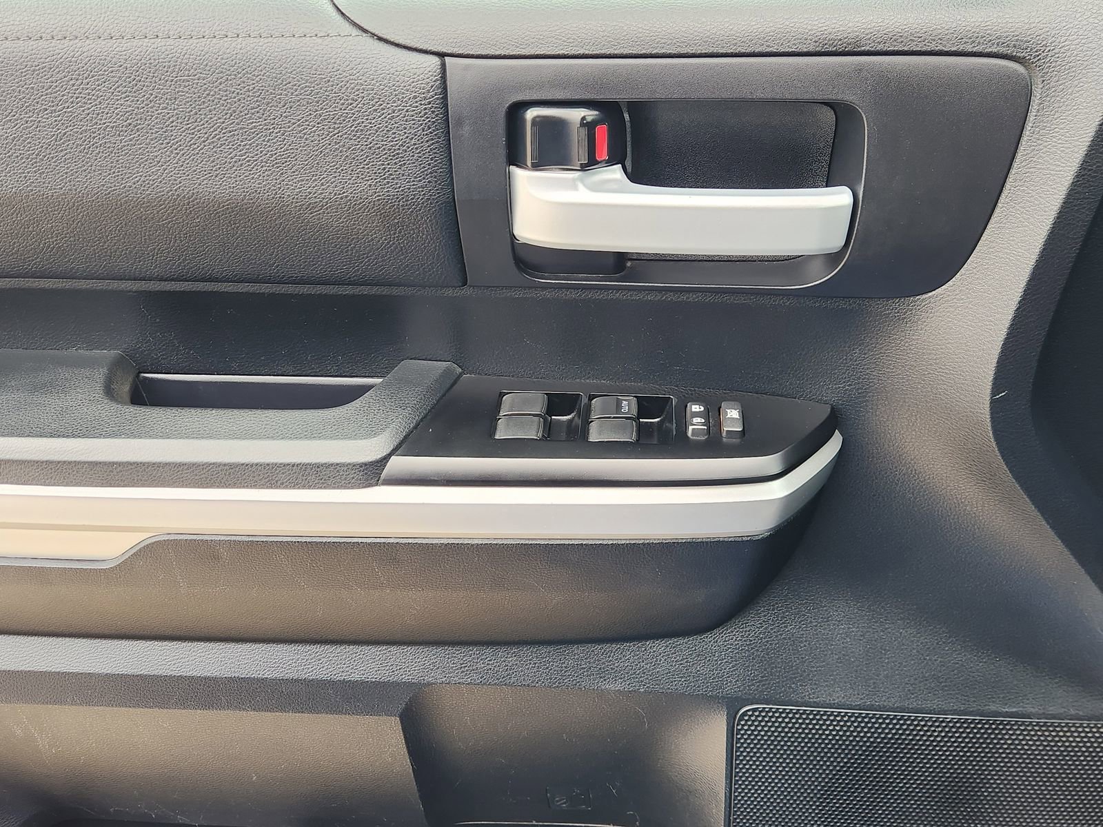 Used 2017 Toyota Tundra SR5 AWD/4WD image 28