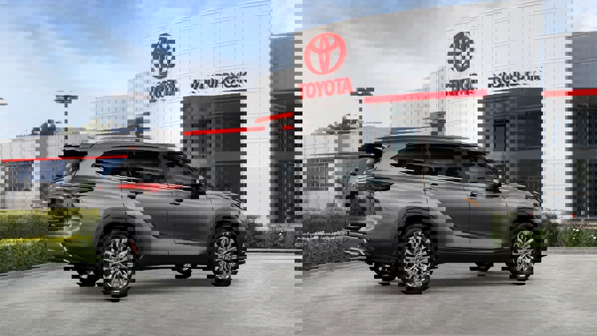 New 2026 Toyota Highlander Platinum image 11