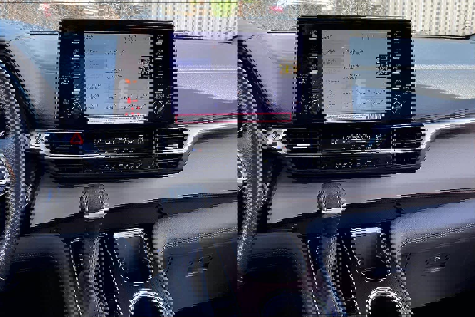 Used 2024 Toyota Sienna XLE FWD image 14