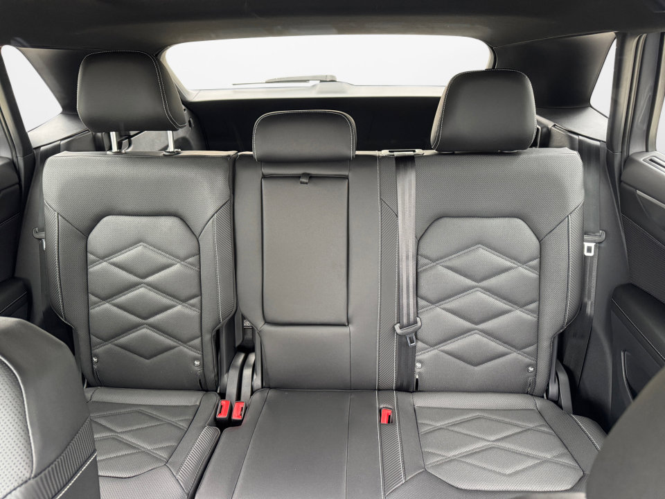 New 2025 Volkswagen Atlas Cross Sport SE image 12