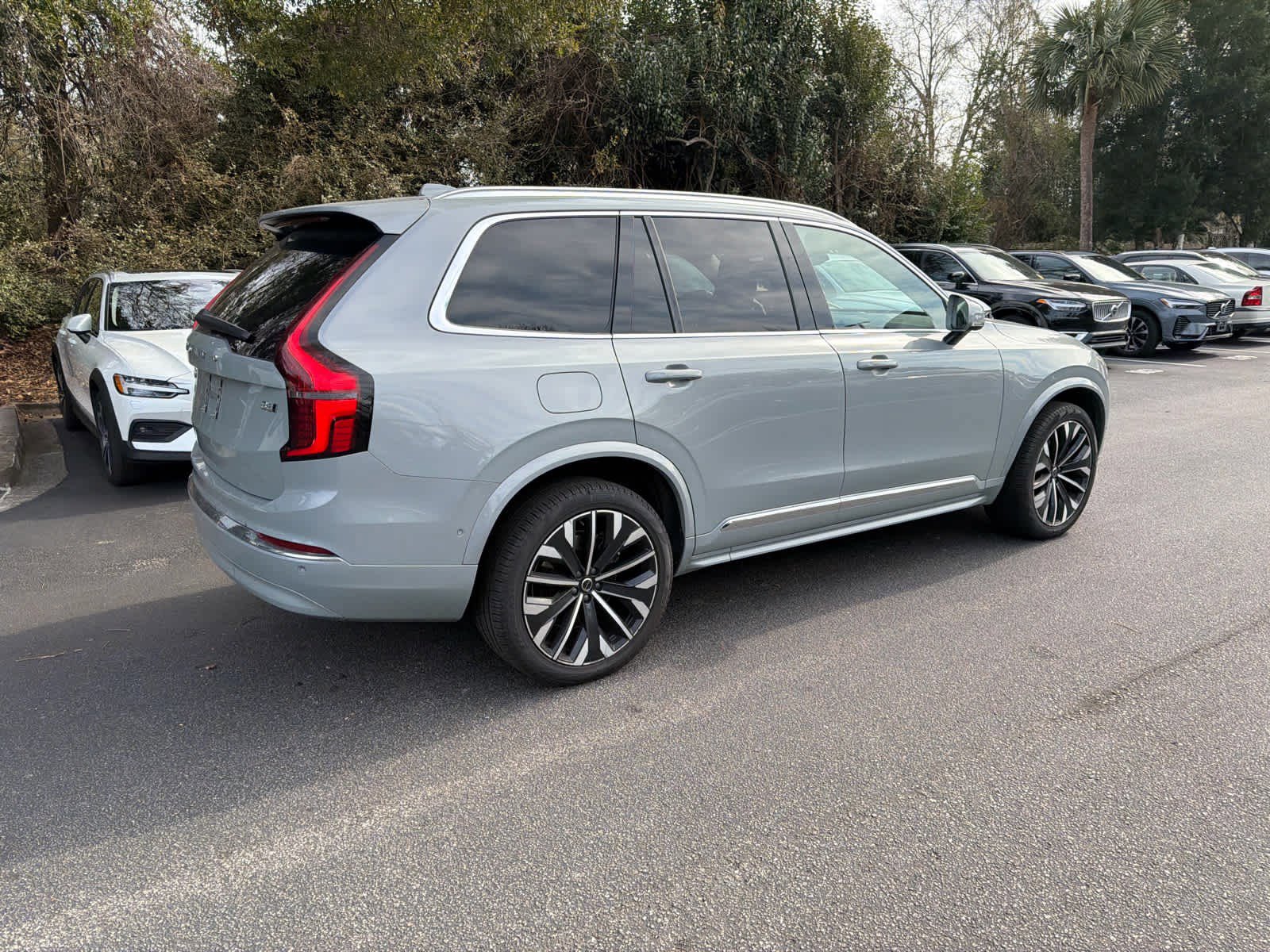 Certified 2025 Volvo XC90 B6 Plus image 51